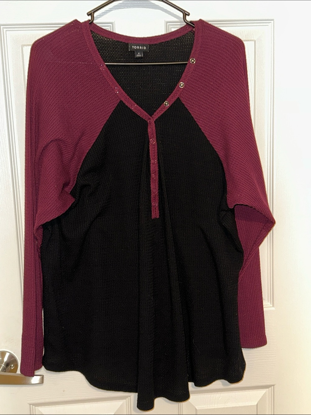 torrid Two-Tone V-Neck Henley Sweater - Black & Wine